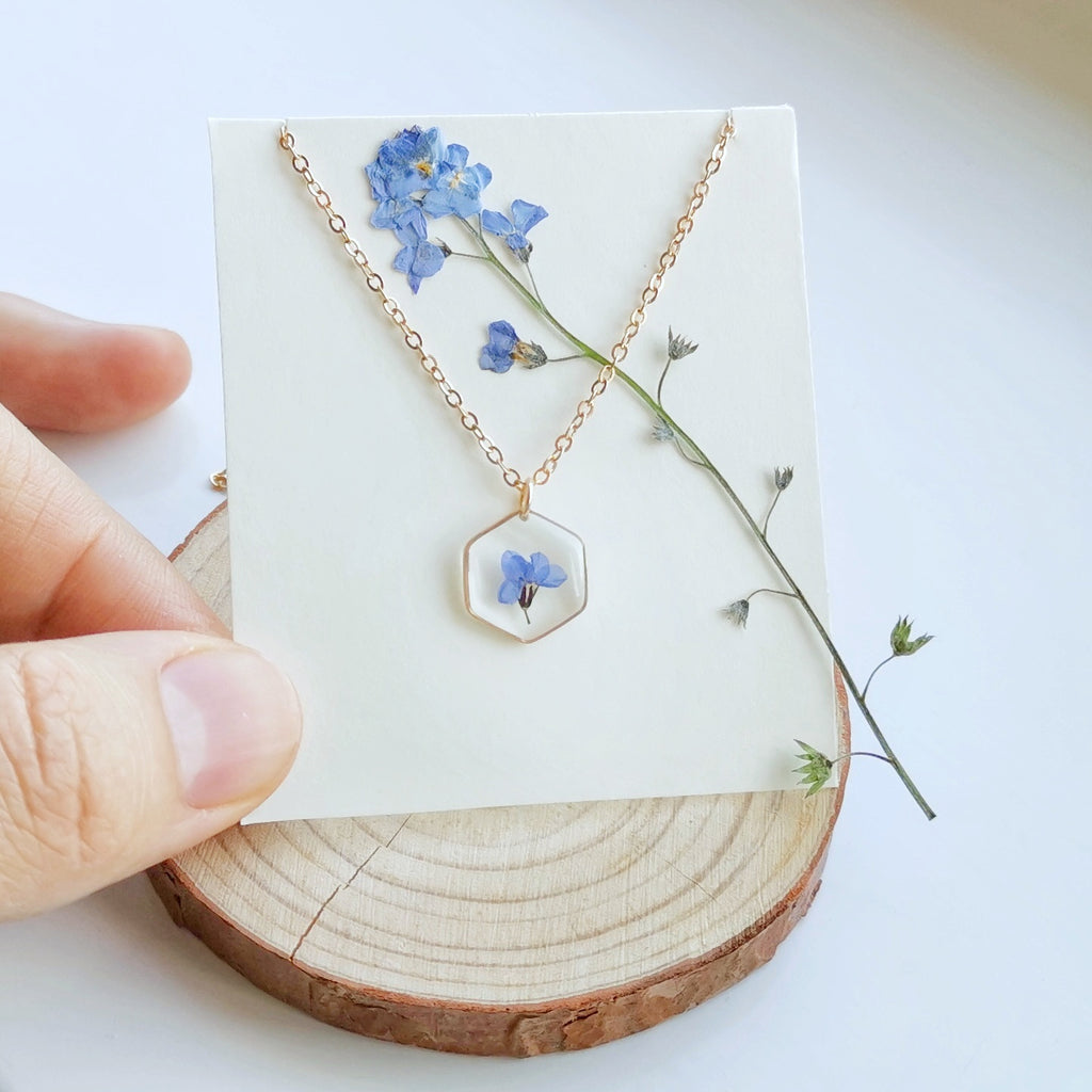 Jewelry :: Lavender Oval Pendant, Dry Pressed Flowers in Glass not Resin