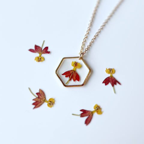 real flower resin necklace